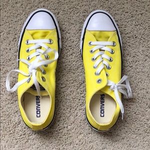 Yellow short converse